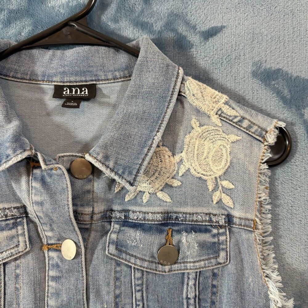 a.n.a JCPenney Floral Embroidered Lace Denim Vest Sleeveless Jean Jacket Sz L